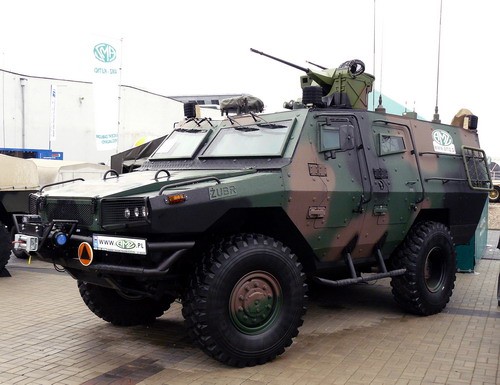 Zaprezentowany na kieleckim MSPO 2008 na pojeździe Żubr zdalnie sterowany moduł uzbrojenia ARX20 z modelem 20-mm armaty 20M621 / Zdjęcie: Remigiusz Wilk