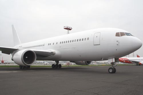 Boeing 767, o numerze rejestracyjnym SP-LOA, na krótko przed przerejestrowaniem i odlotem do Meksyku / Zdjęcie: Jakub Gołębiowski