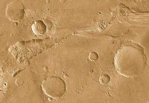 Ślady wody na Marsie są wszędzie. Dotarcie do niej zajęło jednak całe 32 lata. Powierzchnia Marsa widziana z orbity przez sondę Viking / Ilustracja: NASA