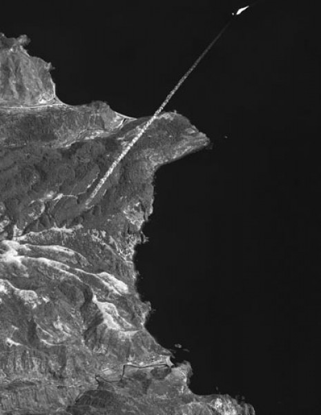 Moment wzlotu rakiety Unha 2. Zdjęcie wykonane 5 kwietnia przez satelitę WorldView 1 / Zdjęcie: Digital Globe