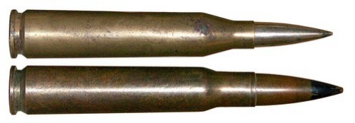 Eksperymentalny nabój 10 mm x 99 mm w porównaniu z polską fabryczną amunicją 13,2 mm x 99 Hotchkiss / Zdjęcie: Grzegorz Franczyk