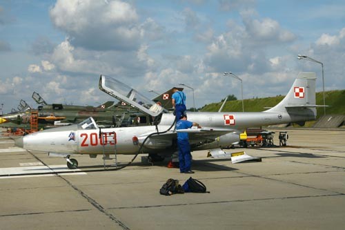 Malborska Iskra z wizytą w Świdwinie. Część eskadr otrzymała samoloty TS-11 wykorzystywane do szkolenia pilotów, a także utrzymywania nawyków