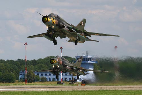 Start pary Su-22M4 z lotniska w Świdwinie do kolejnej misji 