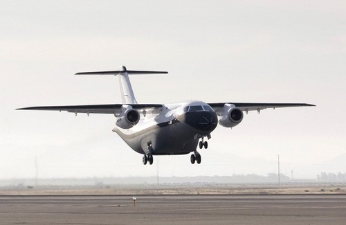 W porównaniu z protoplastą (czyli odrzutowcem komunikacji regionalnej Fairchild Dornier Do 328JET) ACCA ma szerszy kadłub, przekonstruowane przejście skrzydło-kadłub i większą powierzchnię usterzenia / Zdjęcia: US Air Force