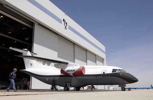 Zaprojektowaniem, wytworzeniem i integracją struktury ACCA zajęły się słynne zakłady Skunks Works, które wprawdzie nie brały wcześniej udziału w opracowywaniu samolotów transportowych, ale mają olbrzymie doświadczenie w konstruowaniu nowoczesnych statków powietrznych i wykorzystywaniu w praktyce nowych technologii / Zdjęcie: US Air Force