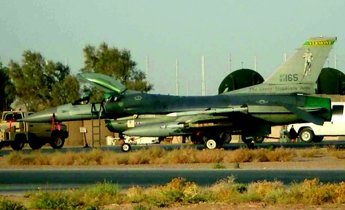 USA oferują Bułgarii 8 używanych samolotów F-16C/D Block 25 (na zdjęciu - F-16 Block 25 Lethal Lady USAF). Miałyby one zostać zmodernizowane do nowszego standardu. Bułgarzy zwrócili się do USA o przekazanie 8 myśliwców F-16 w grudniu 2008. W zamyśle bułgarskiego ministerstwa obrony miały one posłużyć do szkolenia pilotów przed zakupem nowocześniejszych samolotów.