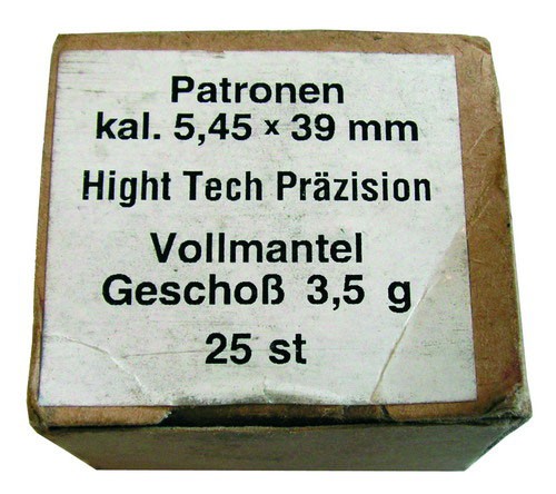 W latach 1990. wyprodukowano partię amunicji komercyjnej z przeznaczeniem na eksport. Odróżniała ona się oznaczeniami na etykietach i na denkach naboi - 5,45 mm x 39 MESKO. Na zdjęciu opakowanie amunicji eksportowanej do Niemiec / Zdjęcie: Grzegorz Franczyk