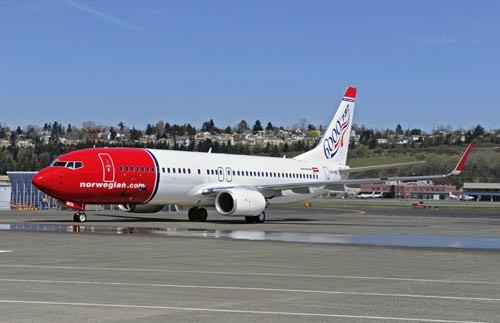 16 marca 2009 w wytwórni w Seattle miała miejsce uroczystość przekazania odbiorcy sześciotysięcznego egzemplarza Boeinga 737. Jubileuszowy samolot (B737-800) trafił do floty Norwegian Air Shuttle. Natomiast pięciotysięczny B737 (model -700) trafił do linii Southwest 26 lutego 2006. Boeing 737, produkowany od 1967, jest najlepiej sprzedawanym samolotem odrzutowym w historii światowego lotnictwa komunikacyjnego. B737-100 był też pierwszym w historii samolotem pasażerskim, na który złożono zamówienie przed jego powstaniem. Na ten pionierski krok, będący obecnie rutynowym postępowaniem, zdecydowały się niemieckie linie lotnicze Lufthansa / Zdjęcie: Boeing