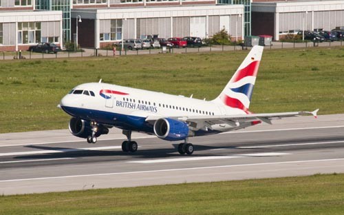 Najnowszą wersją samolotu z rodziny A320 jest A318 przystosowany do wykonywania podejścia do lądowania ze stromą ścieżką schodzenia, której kąt wynosi 5,5o. Dla porównania, w standardowych operacjach kąt podejścia wynosi ok. 3o. Dzięki temu samolot ten może obsługiwać porty lotnicze położone w górach lub w centrach miast. Pierwszym użytkownikiem tego modelu są British Airways, które używają dwóch samolotów do obsługi połączenia Londyn City-Nowy Jork (JFK) / Zdjęcie: Airbus