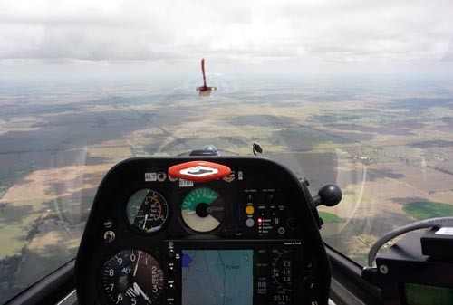 </span>W czasie mojego pobytu w Narromine dominowała europejska pogoda. W ciągu 2 tygodni poprzedzających mój przyjazd spadła ilość deszczu normalna dla okresu 6 miesięcy. Od początku uprzedzano mnie, że w czasie mojego pobytu nie mam co liczyć na dobrą pogodę / Zdjęcie: Marta Najfeld