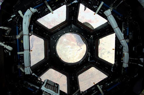 </span>Tak wygląda Ziemia, widziana przez okna nowego modułu CUPOLA / Zdjęcie:  NASA