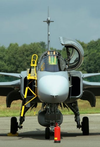 </span>Czesi  są bardzo zadowoleni ze swoich Gripenów i w przyszłości planują  pozostawienie wypożyczonych od Szwedów maszyn w czynnej służbie, a nawet  dokupienie nowych. Wszystkie samoloty tego typu pozostają w wyposażeniu  211. Eskadry Lotnictwa Taktycznego, operującej z bazy w Časlav /  Zdjęcie: Marcin Przeworski