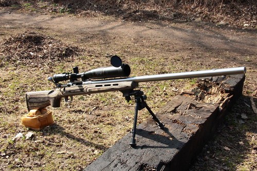 Savage 12 F/TR kalibru .308 Winchester jest, jak można zauważyć, bardzo długi - mierzy aż 1270 mm i - wraz ze skrzynią transportową - nie zmieści się do każdego bagażnika. Długość lufy to 760 mm, masa bez celownika optycznego 5,7 kg /Zdjęcie: Grzegorz Franczyk