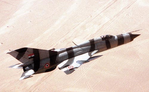 Egipski MiG-21PFM  w locie nad pustynią. Już wkrótce całkowicie znikną one z egipskiego  nieba / Zdjęcie: USAF