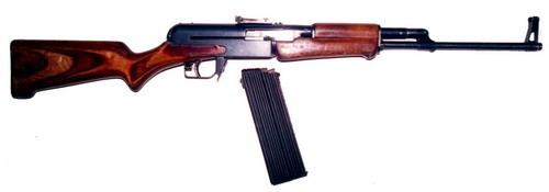 Karabinek AO-27. Masa broni z 30-nabojowym magazynkiem bez naboi 3,2 kg, długość całkowita 893 mm, długość lufy 415 mm, szybkostrzelność teoretyczna 700 strz./min / Zdjęcia z archiwum D.I. Szyriajewa