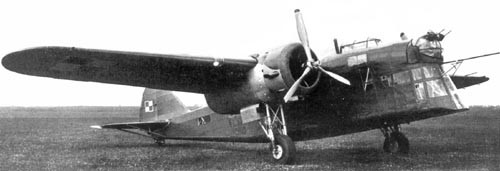 Prototyp seryjnego LWS-6A z pierwotnym pionowym usterzeniem ogonowym o  małej powierzchni, podczas prób wiosną 1938. Jeden LWS-6 był również  oblatany doświadczalnie z podwójnym usterzeniem ogonowym / Zdjęcie:  archiwum J. B. Cynka