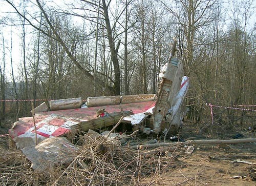 Fragment usterzenia Tu-154M nr 101 po katastrofie w Smoleńsku 10 kwietnia 2010 / Zdjęcie: MAK