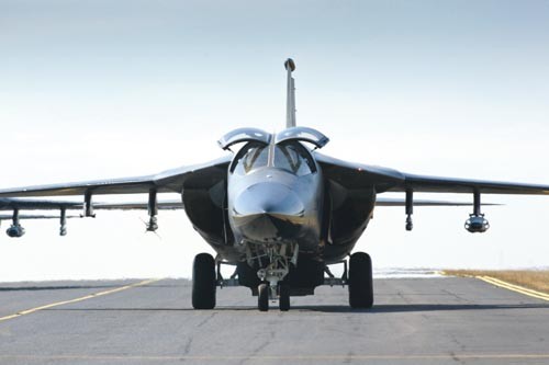 Dla australijskich F-111 Pitch Black 2010 to już ostatnie tak duże  ćwiczenia w karierze. Z końcem roku wszystkie latające maszyny zostały  wycofane ze służby i co najmniej kilka z nich trafi do placówek  muzealnych / Zdjęcie: RAAF