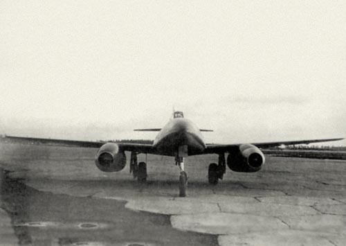 Me 262 zdobyty przez Rosjan w Pile. Samolot uległ awarii podczas  lądowania z wciągniętym podwoziem i został wyremontowany w NII WWS /  Zdjęcie: via Rajmund Muth i Janusz Piotrkowski