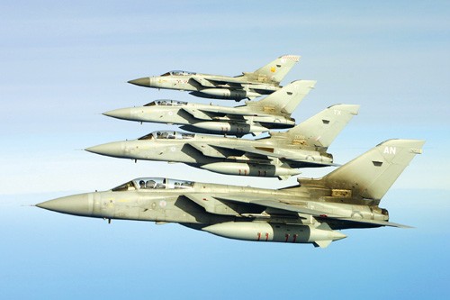 Tornado F-3 w wersji ADV był często wykorzystywany za granicą; na  zdjęciu samoloty w drodze z bazy RAF Akrotiri na Cyprze / Zdjęcie: Derek  Bower