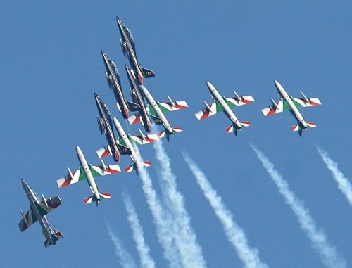 Drugi raz goszczący w  Polsce zespół Frecce Tricolori pokazał perfekcyjnie wykonany program /  Zdjęcia: Krzysztof Sałata