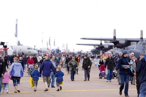 Tegoroczny RIAT 2011 obejrzało w ciągu dwóch dni 138 000 widzów. Należy  jednak zauważyć, że liczba widzów w porównaniu z poprzednimi edycjami  spadła / Zdjęcia: Derek Bower