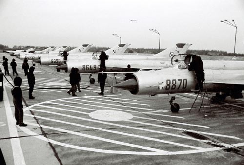 MiGi-21 bis na  lotnisku w Babich Dołach, podczas przygotowania do lotów / Zdjęcia: via  Zbigniew Łabaziewicz