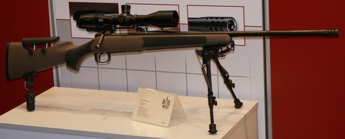 Mauser przedstawił sztucer do strzelań precyzyjnych M 03 Target, od razu do 7 rodzajów amunicji od 6,5 mm x 55SE do .338 Blaser Magnum. Lufy w standardowych kalibrach mają długość 600 mm, w Magnum 650 mm i zakończone są efektywnym hamulcem wylotowym / Zdjęcie: Marek Czerwiński