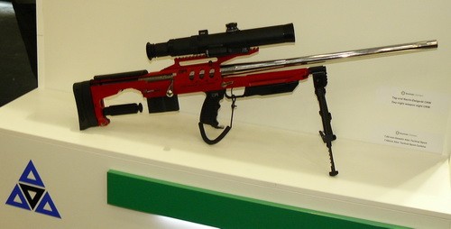 W cztery lata po swojej polskiej premierze na MSPO 2008 na IWA zadebiutował 7,62-mm karabin Alex Tactical Sport z na nowo zjednoczonych ZM i OBRSM Tarnów (nowe logo z lewej) / Zdjęcie: Remigiusz Wilk