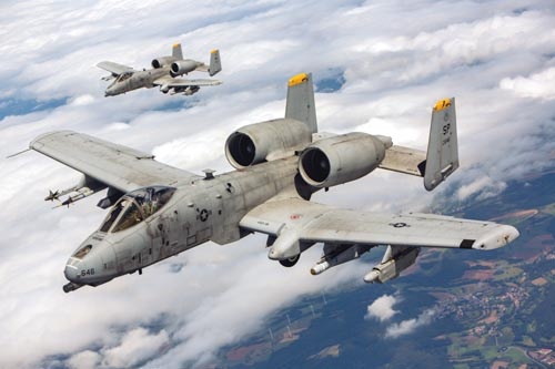 Para A-10 z 81. Fighter Squadron stacjonującej w Spandahlem. Redukcja budżetu obronnego USA powoduje,że w najbliższym czasie z Europy znikną wszystkie samoloty szturmowe A-10 Thunderbolt II / Zdjęcie: Mariusz Adamski