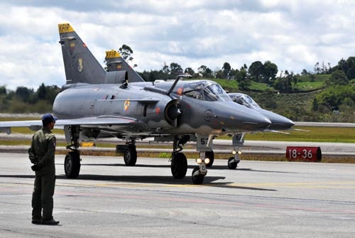 Para samolotów Kfir C12 wojsk lotniczych Kolumbii. W 2008 Kolumbia zakupiła w Izraelu 12 samolotów Kfir. Już po dostawie siedem z nich zmodernizowano do wersji C10, a trzy do wersji C12 / Zdjęcie: Santiago Rivas