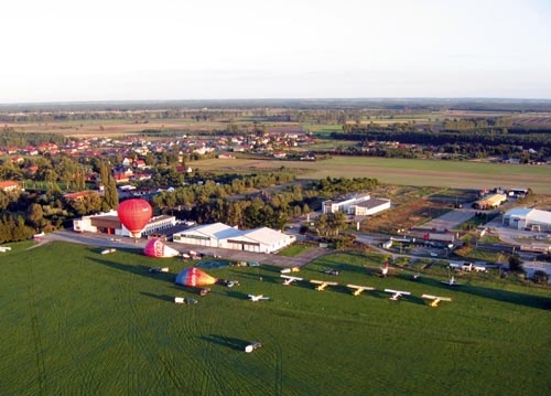 W inauguracyjny lot XIX Pucharu Miasta Leszna, Balonowego Pucharu Polski w Lesznie 16 września 2010 piloci wystartowali z lotniska Strzyżewice / Zdjęcie: Ewa Daszewska