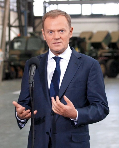 25 października 2012 w Stalowej Woli premier Donald Tusk powiedział, że nie widzi możliwości przejęcia HSW przez Bumar. To kluczowa deklaracja dla decydentów planujących konsolidację przemysłu obronnego. Jeżeli szef rządu zmieni zdanie, będzie się to łączyło ze sporym ryzykiem utraty politycznych reszty wpływów PO w regionie tradycyjnie popierającym PiS / Zdjęcie: Jerzy Reszczyński