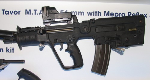 Modułowy system broni strzeleckiej IWI MTAR-21/Zittara może być dostosowany, po użyciu zestawu do konwersji, do amunicji pośredniej 5,56 mm x 45 i pistoletowej 9 mm x 19 i 5,56 mm x 30 (ta ostatnia to indyjska odpowiedź na nowe naboje pistoletowe do PDW, jak 5,7 mm x 28 czy 4,6 mm x 30) / Zdjęcie: Remigiusz Wilk 
