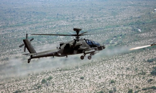 Brytyjskie AH Mk.1 Apache weszły do służby w 2001. W ciągu ostatnich lat, wiropłaty te były intensywnie eksploatowane zarówno w czasie konfliktów zbrojnych, jak i programów szkoleniowych. Konsekwencją tych działań było uszczuplenie zapasów przenoszonego przez nie uzbrojenia, w tym m. in. AGM-114 Hellfire / Zdjęcie: MO Wielkiej Brytanii
