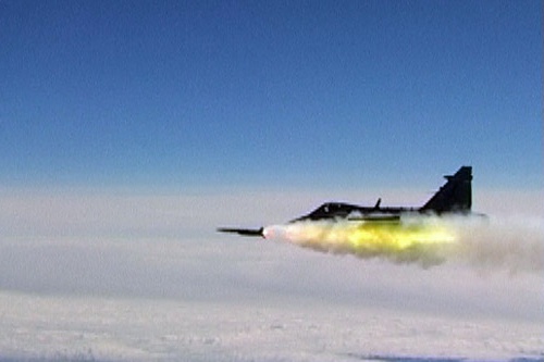 Odpalenie pocisku powietrze-powietrze dalekiego zasięgu Meteor przez Gripena / Zdjęcie: Saab