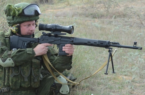 Jednym z elementów uzbrojenia rosyjskiego żołnierza przyszłości ma być zmodernizowany 7,62-mm samopowtarzalny karabin wyborowy SWD. Broń ta została przyjęta do uzbrojenia dokładnie pół wieku temu / Zdjęcie: MOFR