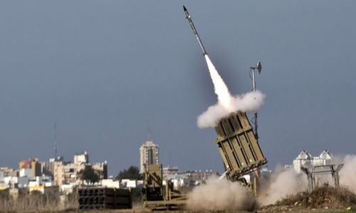 Izraelskie baterie zestawów Iron Dome rozmieszczane są w pobliżu najważniejszych metropolii w obawie przed groźbą ich ostrzału pociskami rakietowymi lub artyleryjskimi/moździerzowymi głównie ze strony aktywnych na terenie południowego Libanu, Półwyspu Synaj oraz Strefy Gazy ekstremistów / Zdjęcie: Haaretz 