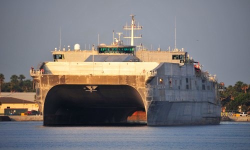 USNS Spearhead jest pierwszym z serii 10 katamaranów transportowych budowanych dla US Navy przez Austal USA. Okręty powstają na terenie zakładów stoczniowych przedsiębiorstwa w Mobile, w Alabamie. Ostatni z nich ma zostać przekazany odbiorcy w 2017