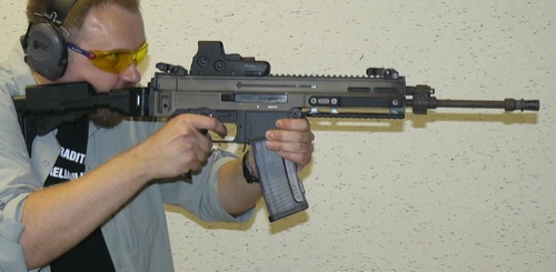 Od 2014 na rynku ma pojawić się samopowtarzalny karabinek CZ 805 S1 przeznaczony dla strzelców cywilnych. Broń będzie oferowana z lufą długości 406 mm