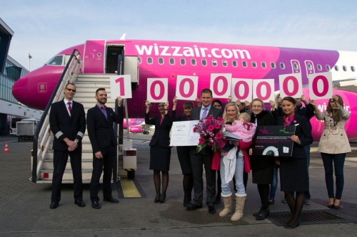 10-milionowa pasażerka, obsłużona przez Wizz Air w międzynarodowym porcie lotniczym Katowice / Zdjęcie: Wizz Air