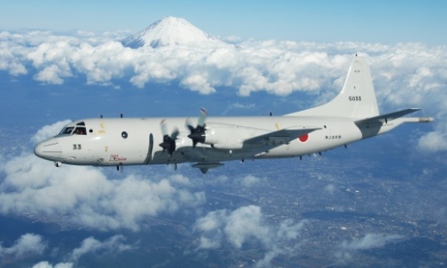 Według stanowiska władz w Tokio, P-3C znalazły się w pobliżu Senkaku/Diaoiu w ramach rutynowego lotu patrolowego. Japonia nie uznała sobotniej deklaracji ChRL o objęciu spornych wysp kontrolą wojsk lotniczych tego państwa / Zdjęcie: MO Japonii