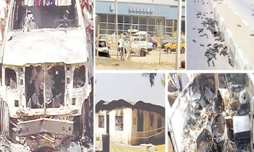 W wyniku nocnego ataku na bazę nigeryjskich wojsk lotniczych w pobliżu Maiduguri, wojska rządowe straciły co najmniej 20 ludzi, a także 2 śmigłowce. W mieście wprowadzono godzinę policyjną. Wojsko i policja przeszukują ulice w poszukiwaniu islamistów, którym udało się zbiec po nieudanym ataku / Zdjęcie: Nigerian Tribune 