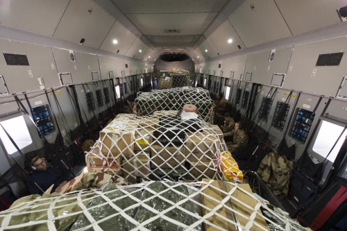 W ładowni samolotu przetransportowano 22 t wyposażenia dla jednostek biorących udział w operacji Serval