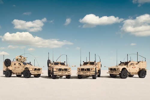 Nowe wersje M-ATV. Od lewej stoją pojazdy: Extended Intervention (EXI), Extended Engineer (EXE), Extended Command (EXC) i Standard Special Forces (SXF) / Zdjęcie: Oshkosh Defense