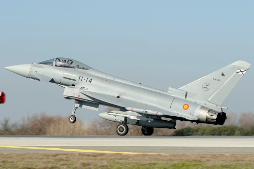 Hiszpańska prasa donosi, że zaledwie 6 Eurofighterów miejscowych wojsk lotniczych jest w stanie zdatnym do lotu / Zdjęcie: Eurofighter GmbH