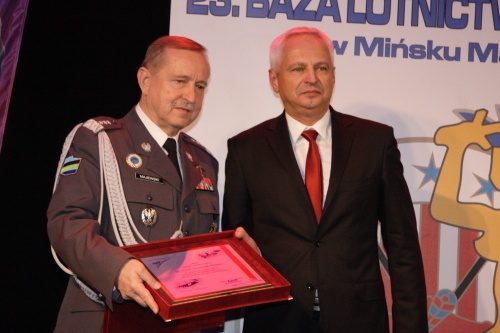 Gen. Majewski symbolicznie odebrał ostatniego zmodernizowanego MiG-29