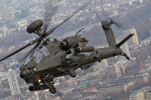 Najnowsze plany rządu w Londynie zakładają, że w linii pozostanie 50 śmigłowców uderzeniowych WAH-64 Apache Longbow AH.1 / Zdjęcie: MO W. Brytanii