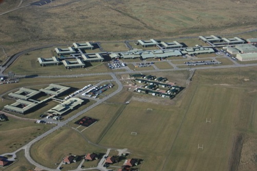 Do niedawna na stronie brytyjskiego ministerstwa obrony można było bez problemów pobrać dokument zawierający szczegółowy opis infrastruktury bazy lotniczej RAF Mount Pleasant na Falklandach / Zdjęcie: MO W. Brytanii
