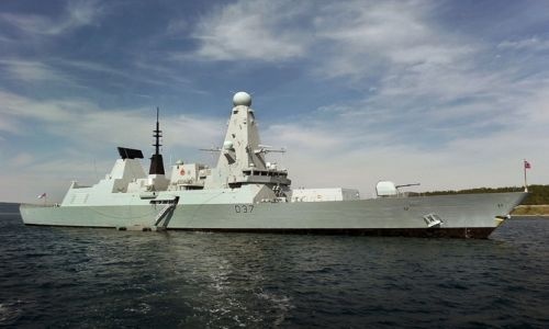 HMS Duncan wspiera operacje wojskowe prowadzone w Zatoce Perskiej przez US Navy. Okręt bierze też udział w patrolach bojowych na wodach Morza Czerwonego, Zatoki Adeńskiej i Omańskiej, ochraniając idące nimi statki handlowe przed piratami morskimi i terrorystami 